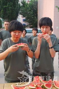 喜剧大赛男女吃瓜,男女吃瓜,笑料横飞