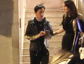 梁朝伟吃瓜群众图片,演绎经典喜剧瞬间