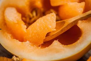 吃冰淇淋香甜蜜瓜,冰淇淋与香瓜的完美融合