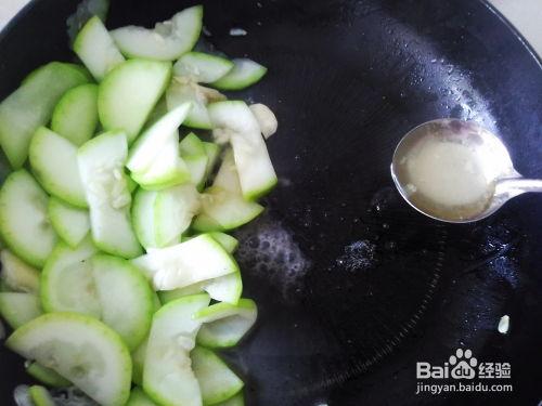 葫芦瓜炒着吃做法,葫芦瓜炒制秘籍,简单易学,色香味俱全