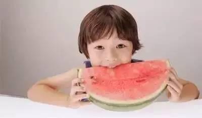 抖音木木和阿然吃瓜,带你领略娱乐圈幕后风云